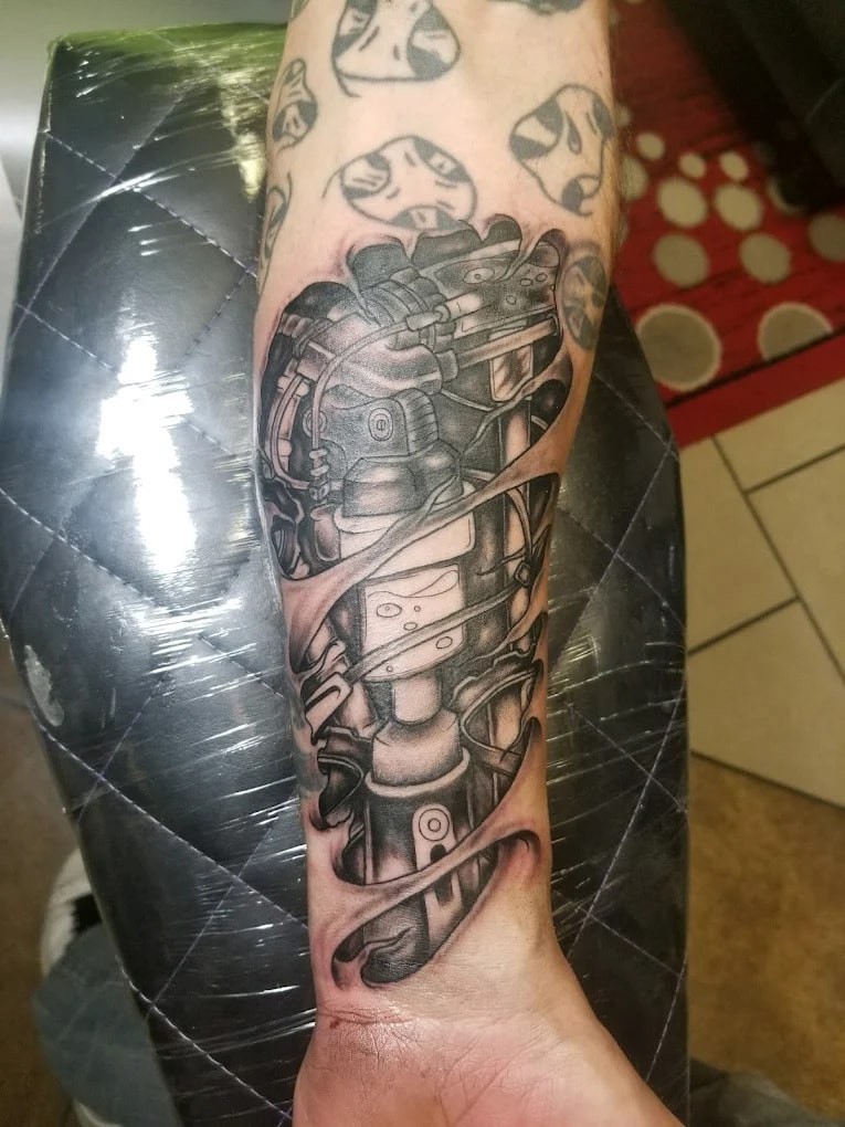 Iron & Ink Custom Tattoo And piercing. – Bloomington